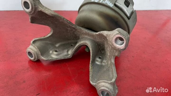 Подушка двигателя левая Audi A6 C6 BDW 2.4