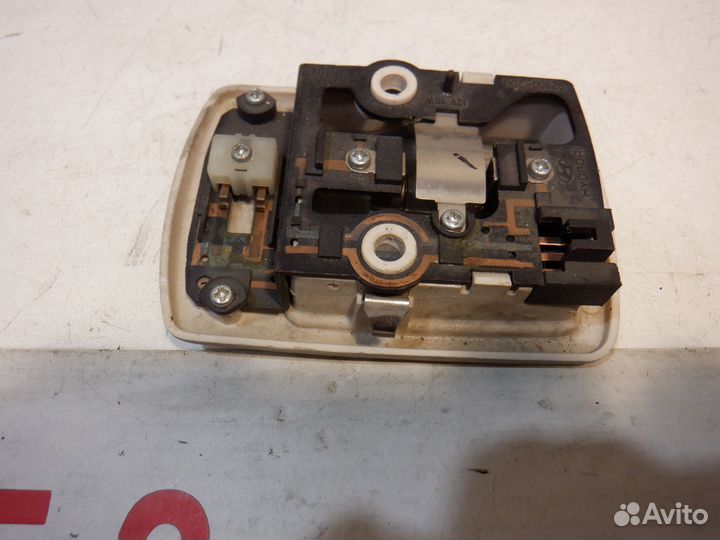 Плафон салонный Hyundai Getz G4EA 2005 года