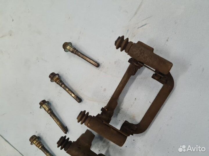 Скоба суппорта задняя Nissan X-Trail T31 2008