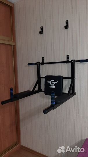 Турник настенный