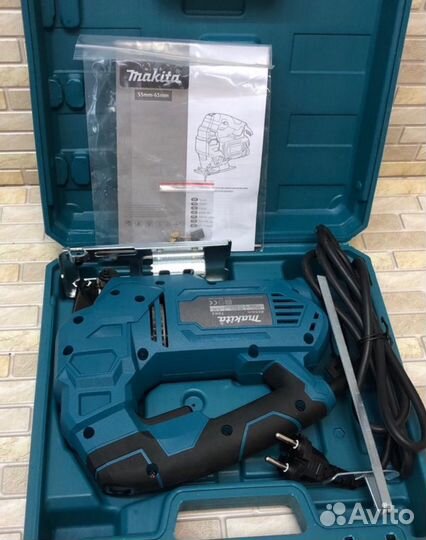 Лобзик Makita 1180W с лазерной наводкой