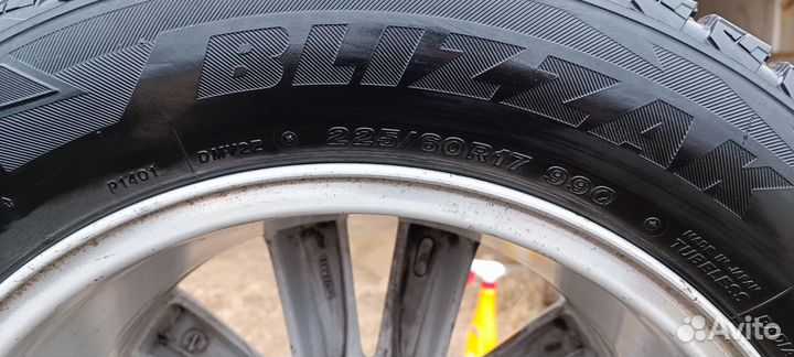 Bridgestone Blizzak DM-V2 225/60 R17 99