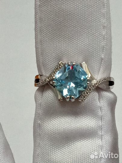 Золотое кольцо с бриллиантом 16,5р