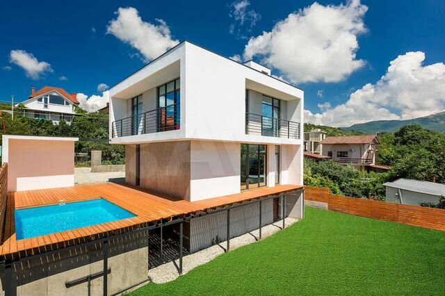 Дом 254 м² на участке 4,6 сот.