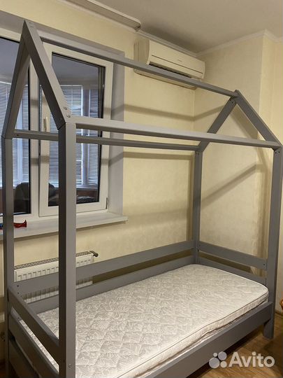 Детская кровать домик с матрасом