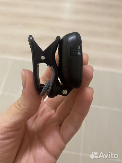 Тюнер на прищепке Cort E310C