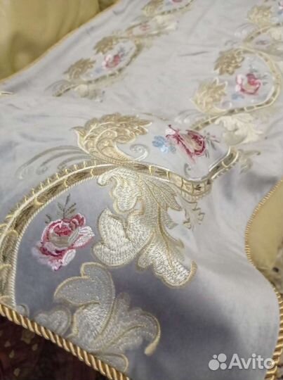 Сидушки бархат с шелк вышивкой Эмираты на диван кр