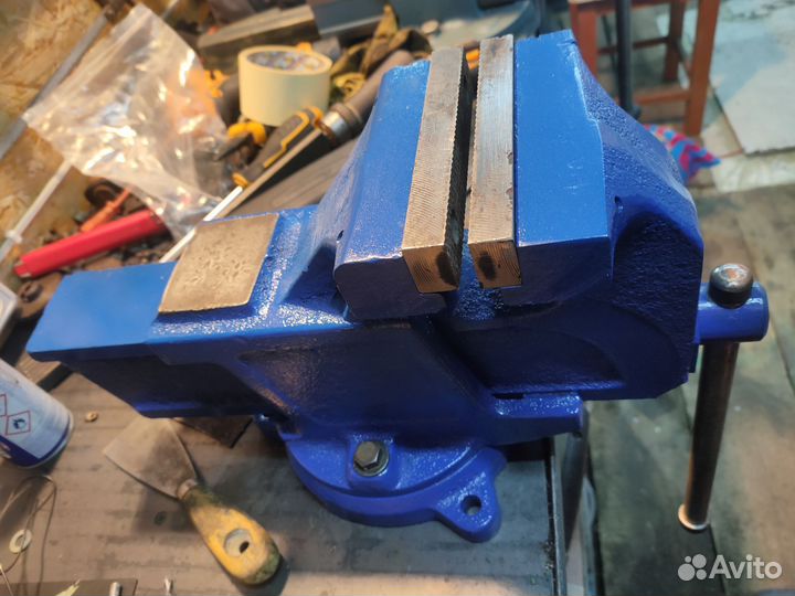 Тиски слесарные поворотные