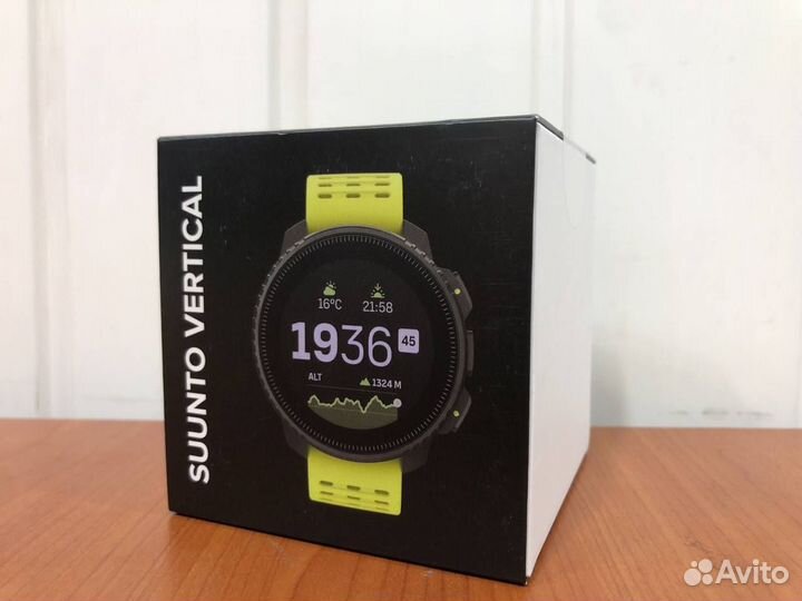 Часы Suunto Vertical Black Lime