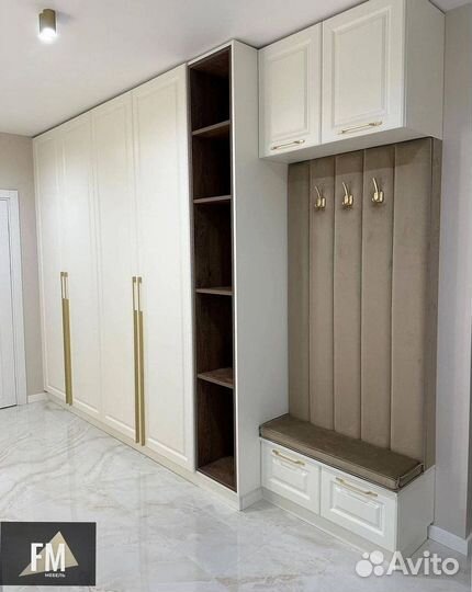 Книжный шкаф