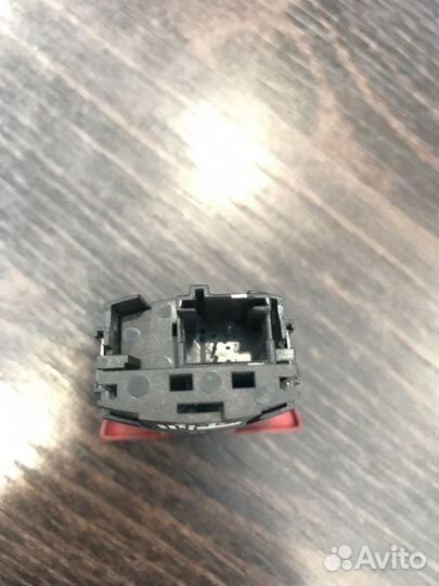 Кнопка аварийной сигнализации Bmw 5-Series G30