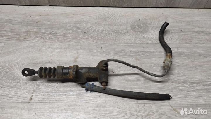 Главный цилиндр сцепления Volkswagen Passat b3