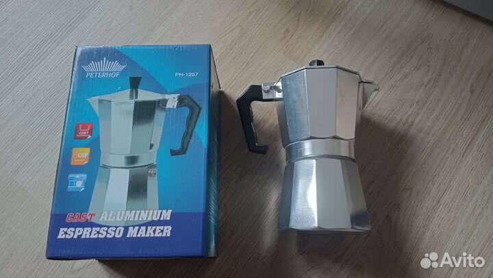 Гейзерная кофеварка новая