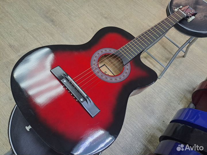 Гитара акустическая красная с металлическими струн