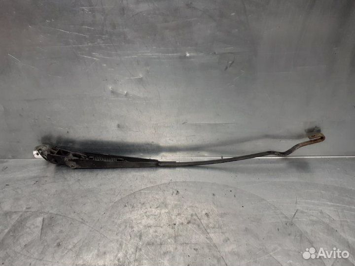 Поводок стеклоочистителя передний правый