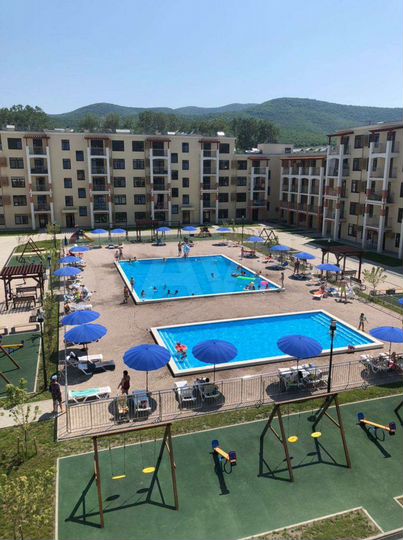 2-к. квартира, 52 м², 1/4 эт.