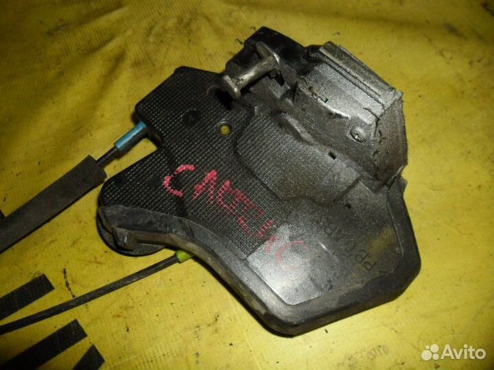 Замок двери задний правый Toyota Caldina AZT241W