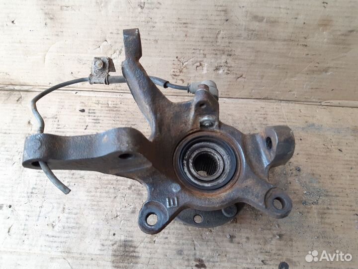 Кулак поворотный Митцубиси Ланцер CB 92-00