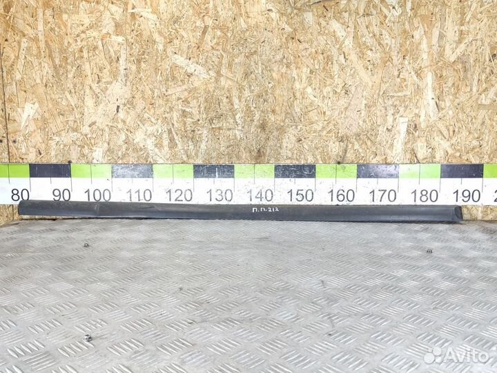 Молдинг двери передней правой Honda Legend 1991-19