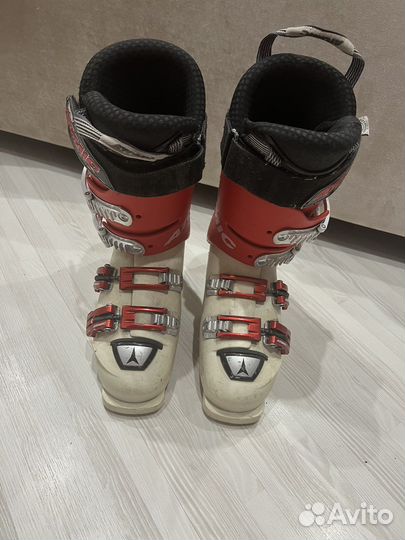 Горнолыжные ботинки atomic