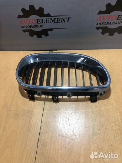 Правая Решетка радиатора BMW e60 дорест