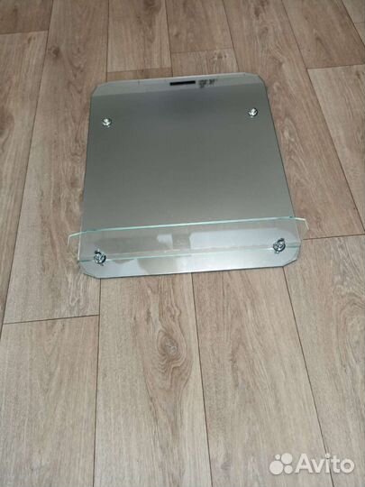 Зеркало в ванную с полочкой