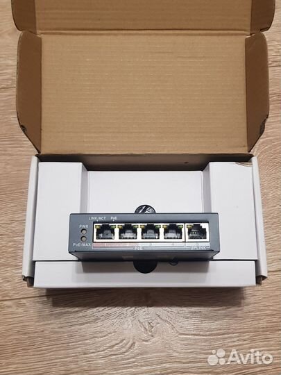 Коммутатор Poe Hikvision DS-3E0105P-E(B)