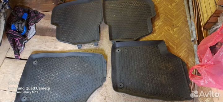 Резиновый коврики на Фольксваген поло 2012г