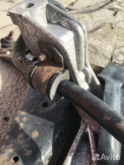 Подрамник передний в сборе Шкода Фабия 2