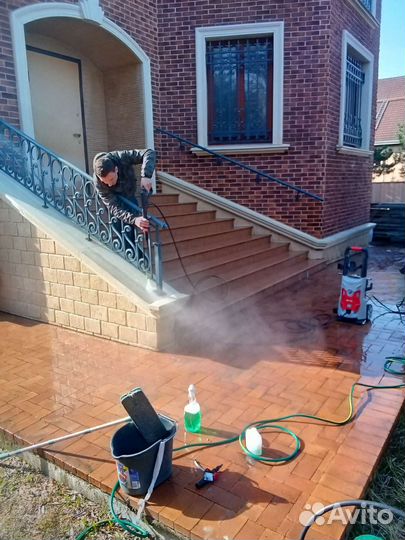 Мойка окон, фасадов домов, заборов и витрин