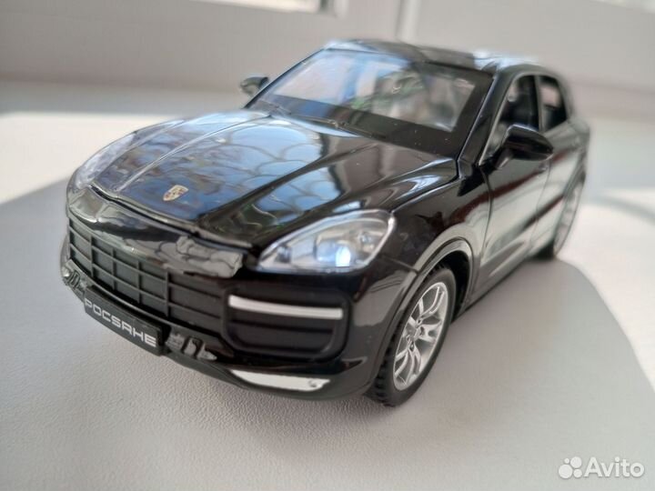 Porsche Cayenne модель машины 1:32