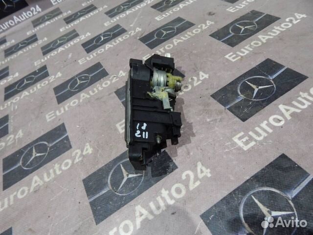 Ручка багажника A2037500093 Mercedes-Benz E-Class