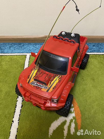 Машинка на пульте управления
