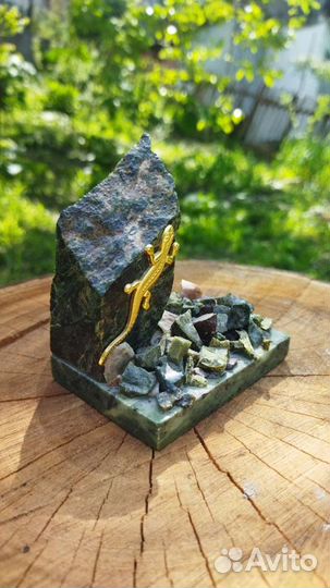 Сувенир из камня