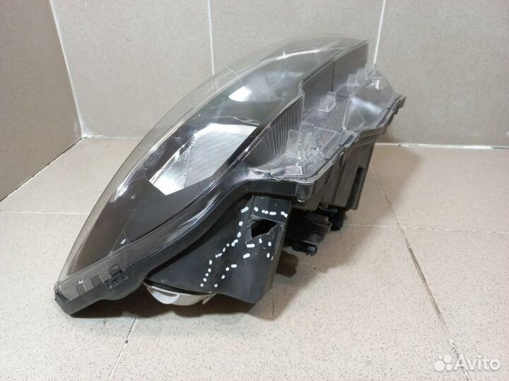 Фара правая LADA Vesta