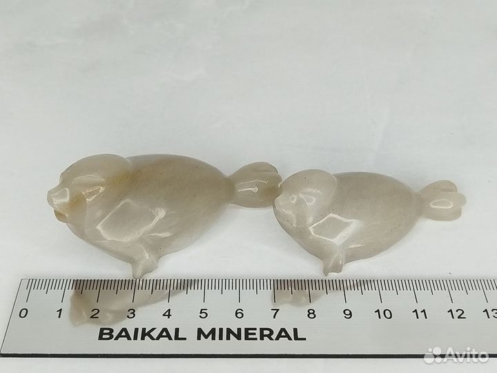 Статуэтка нерпы из белого нефрита