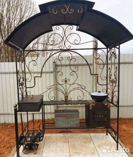 Мангал с крышей