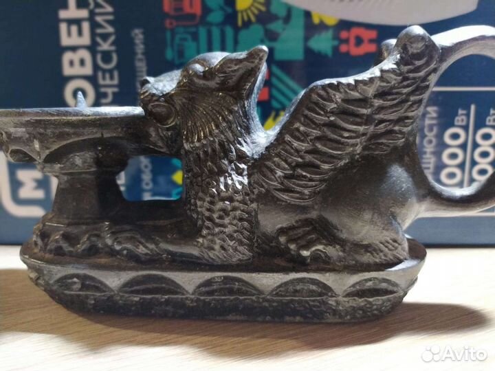 Старинный подсвечник в виде сфинкса/льва