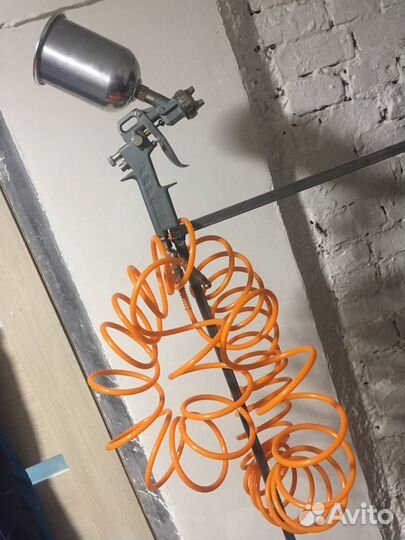 Краскопульт и спиральный шланг