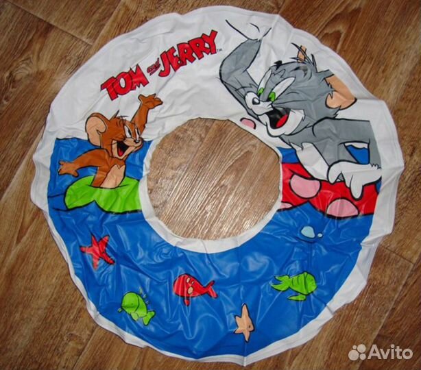 Круги, жилет, нарукавники на море