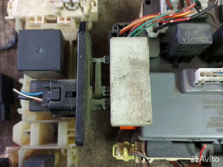 Toyota Corolla E110 блок предохранителей