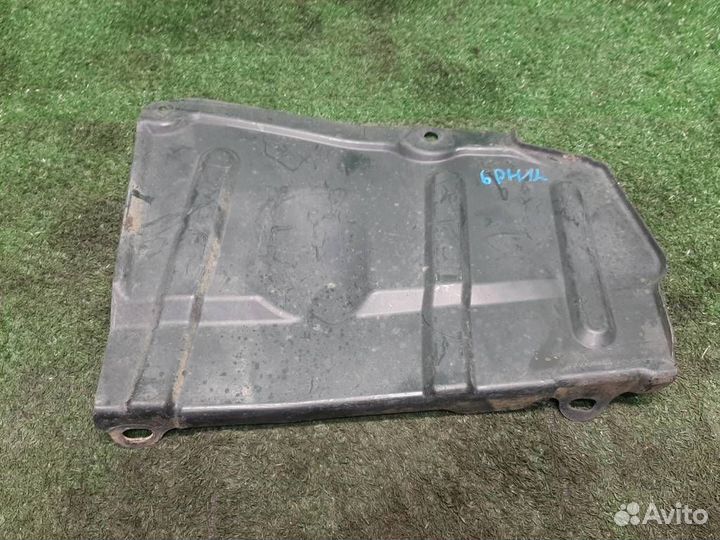 Пыльник двигателя боковой правый Toyota RAV4 A30