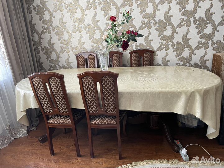 Стол деревянный со стульями
