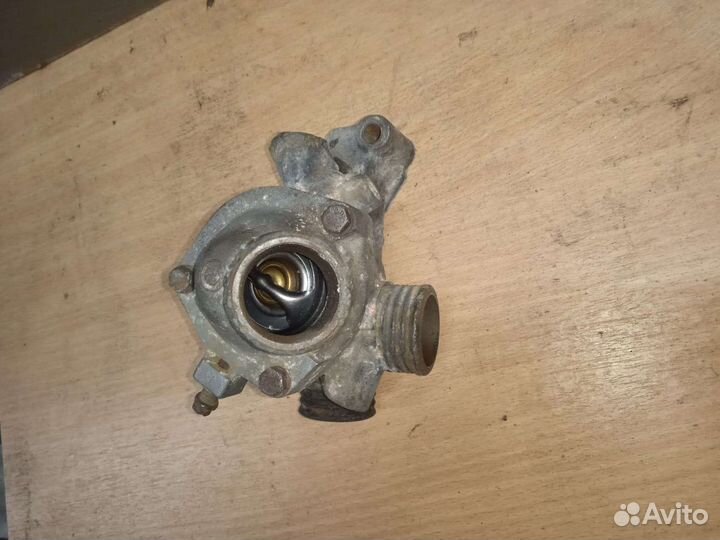 Корпус термостата BMW 5 E34 бмв 5 е34