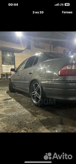 Toyota Avensis 1.8 МТ, 2002, битый, 390 000 км