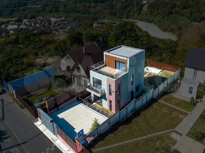 Коттедж 180 м² на участке 4 сот.