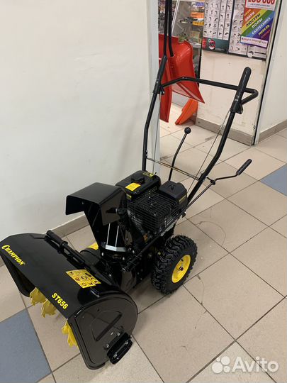 Снегоуборочная машина бензиновая