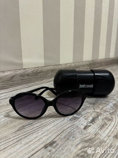 Солнцезащитные очки женские брендовые