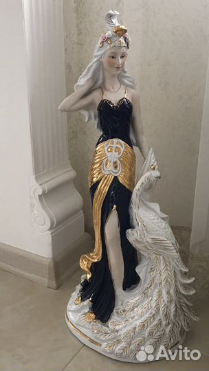 Мраморная статуэтка