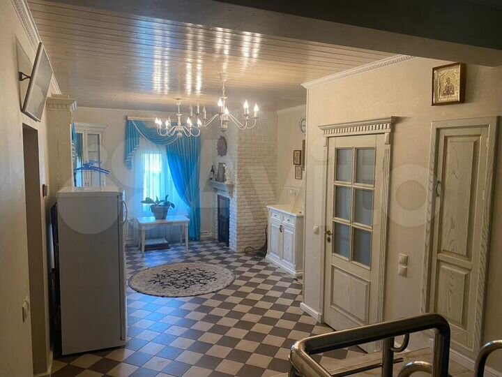 Дом 275 м² на участке 13 сот.